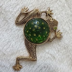 Frog brooch
